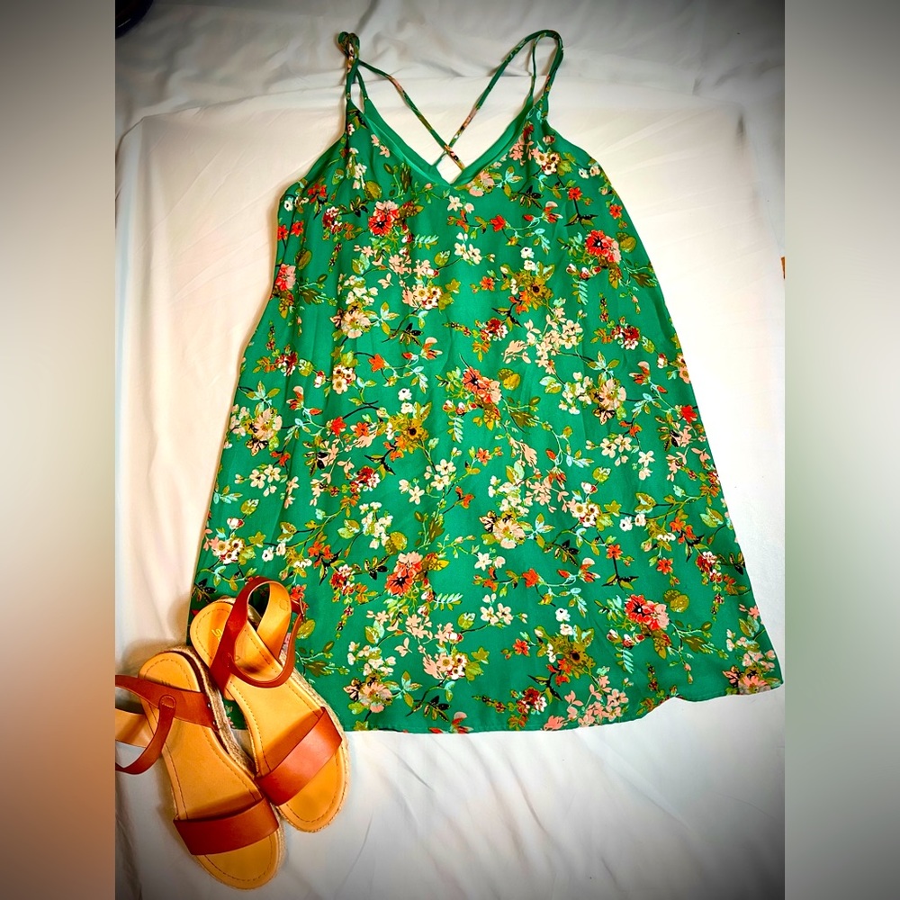 PRICED TO SELL!! Short Strappy Green Floral Dress, XL